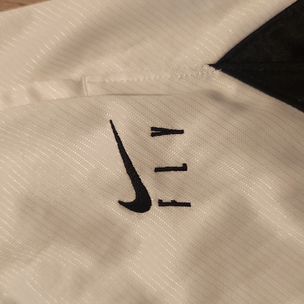 Nike Womens Athletic Shorts in White with Black Panels - Picture 4 of 6